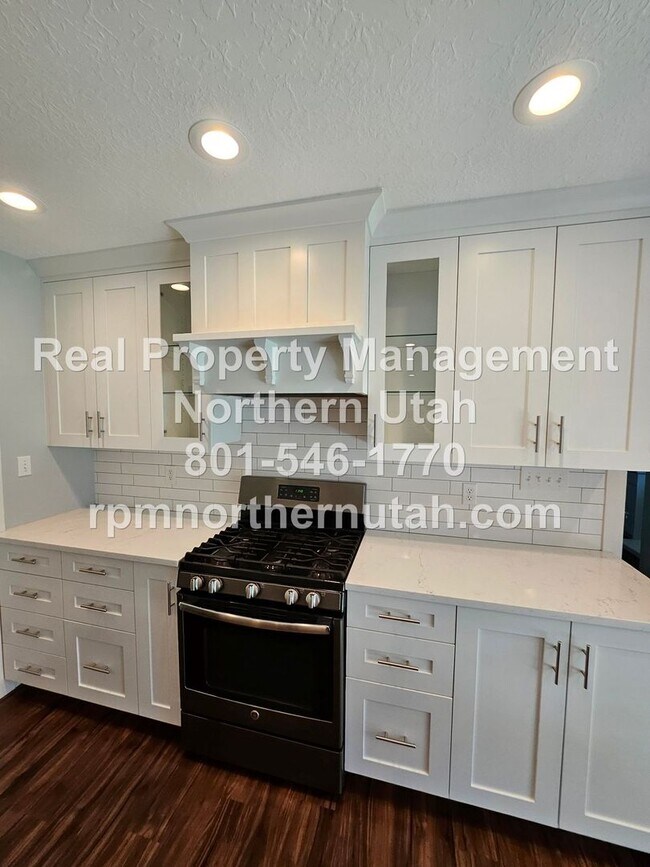 Building Photo - Stunning 5 Bedroom Home in Kaysville Now A...