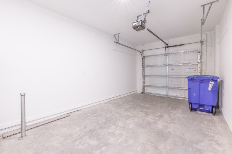 Building Photo - 3328 Thicket St