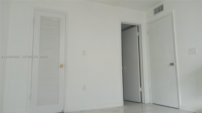 Building Photo - 300 W 74th Pl
