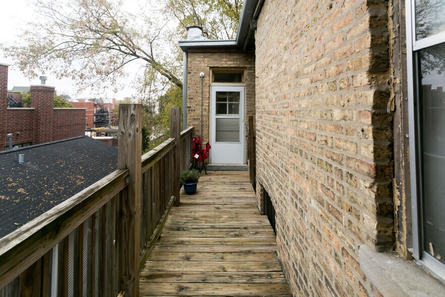 Building Photo - 1455 W Byron St