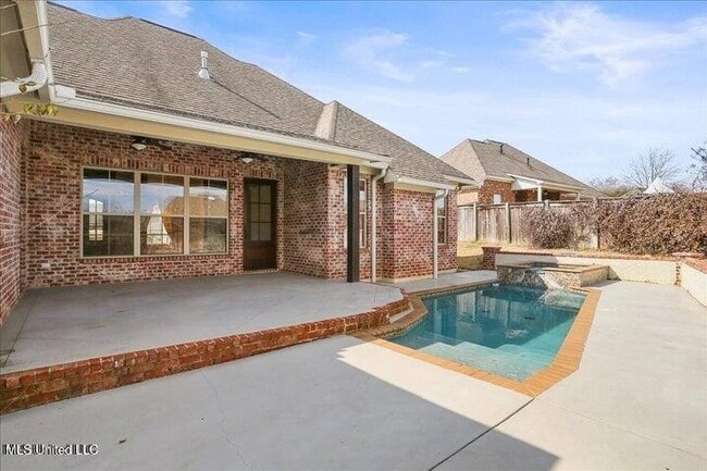Building Photo - 102 Cypress Lake Blvd S