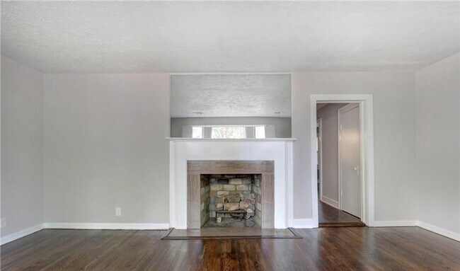 Building Photo - Exceptional Eastside Bungalow