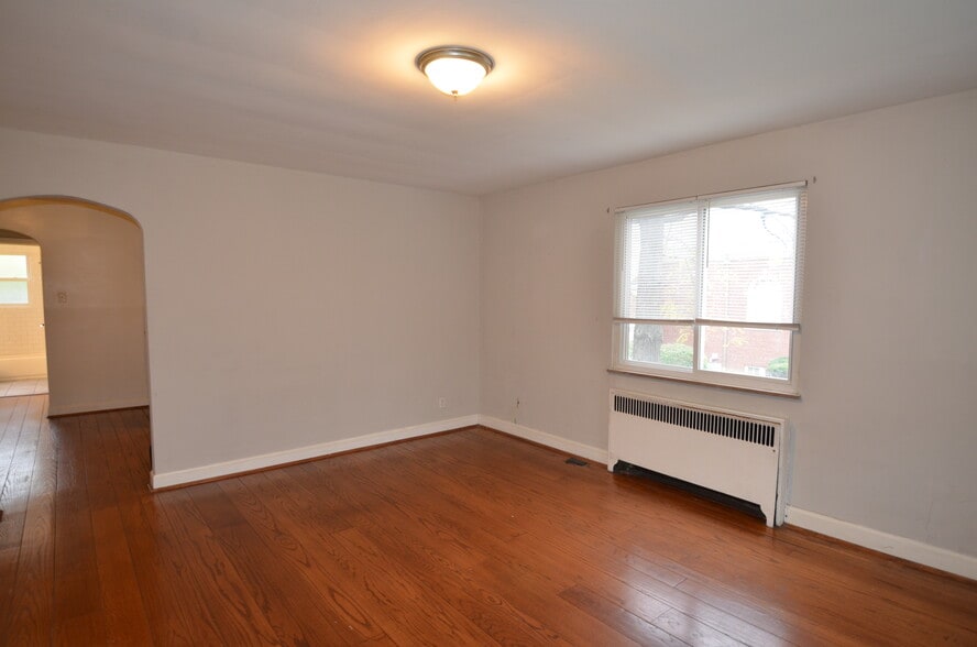 Building Photo - 6320 Kennedy Ave