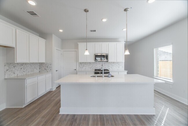 Building Photo - 10627 Whitejacket