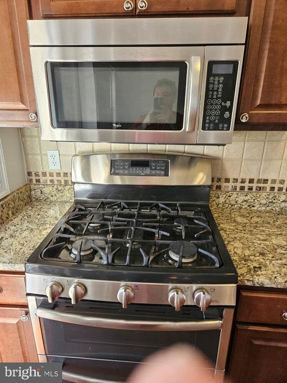 Building Photo - 803 Jeannette Ave