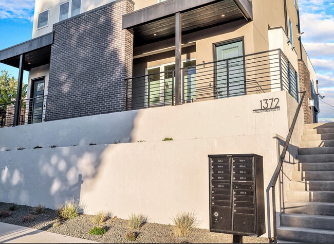 Primary Photo - Luxurious New 2 bed 2.5 bath Townhome in S...