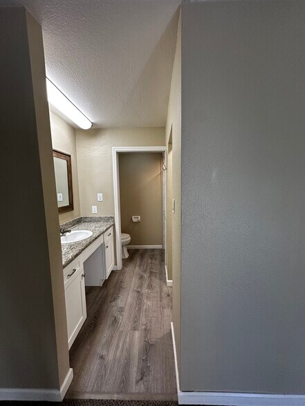 Building Photo - 3722 W Benjamin Holt Dr