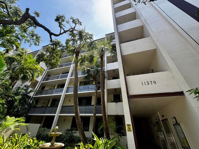 Building Photo - 11370 12 Oaks Way