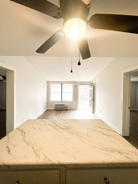 Building Photo - 2421 Madison St