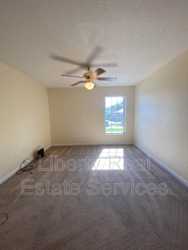 Building Photo - 135 Rolland St