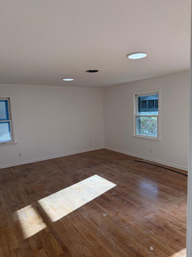 Building Photo - For Rent – Newly Remodeled 5 Bedroom Home!