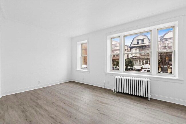 Building Photo - 137 Kensington Ave