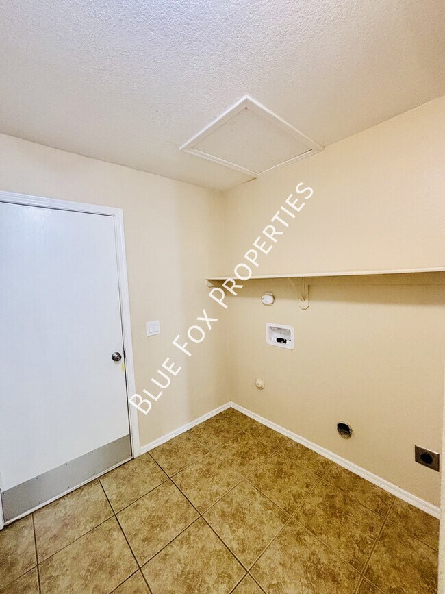 Building Photo - 4775 S Wild Rose Dr