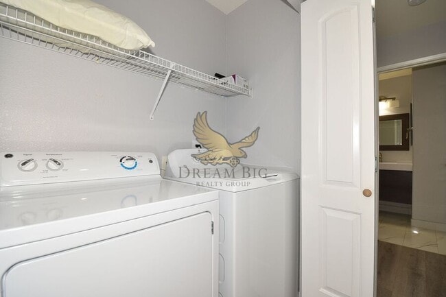 Building Photo - 5415 W Harmon Ave