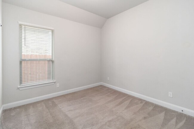 Building Photo - Beautiful 3-bed, 2-bath home for lease in ...