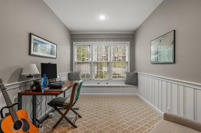 Building Photo - 811 Hiawatha Dr