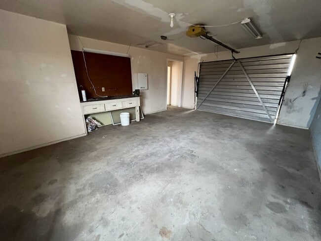 Building Photo - Reedley Country Home For rent