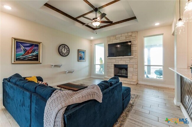 Building Photo - 8119 Green Hill Dr