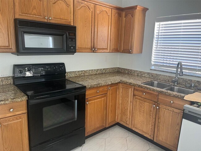Building Photo - 5624 Blueberry Ct