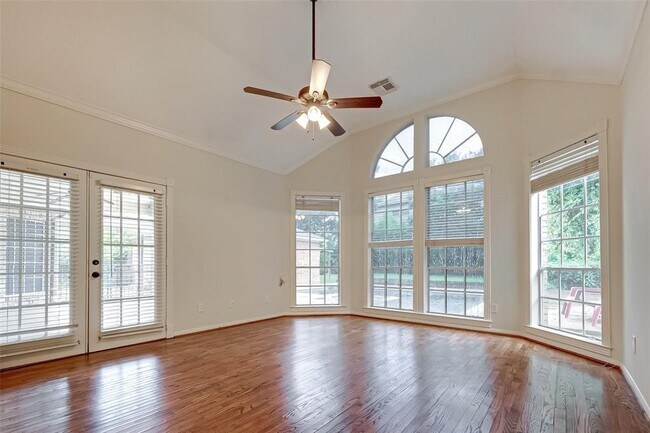 Building Photo - 2115 Foreland Dr