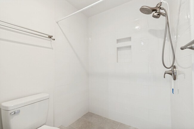 Building Photo - 1241 Cambridge Ct
