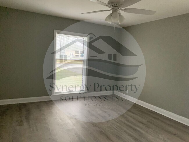 Building Photo - 560 W Townview Cir