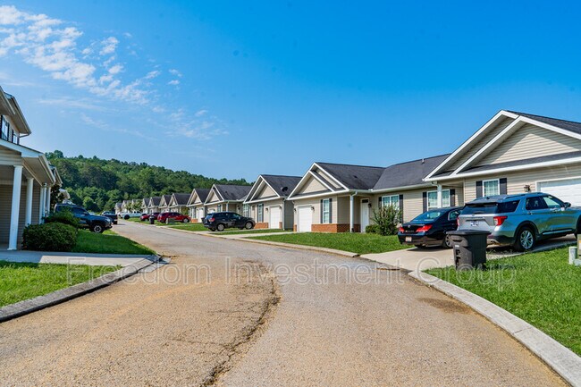 Building Photo - 204 Brownstone Way