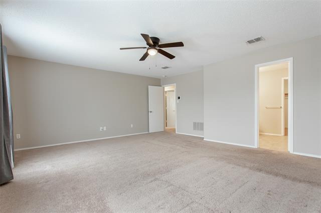 Building Photo - 2700 Peach Dr