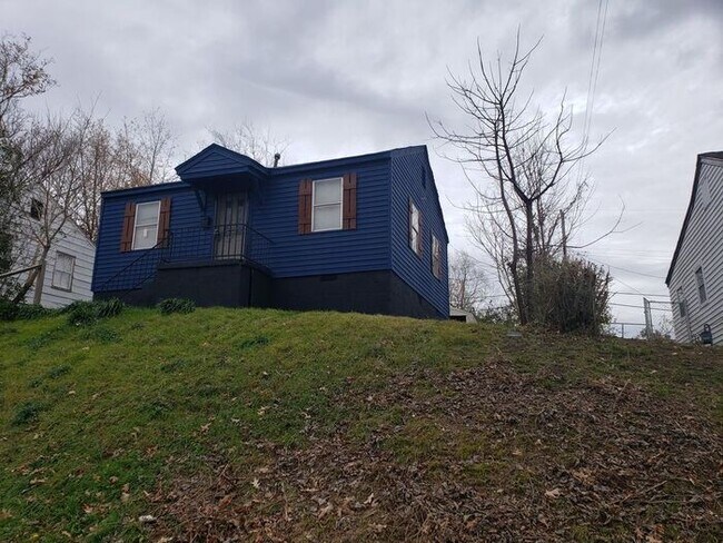 Building Photo - 2066 Farrington St