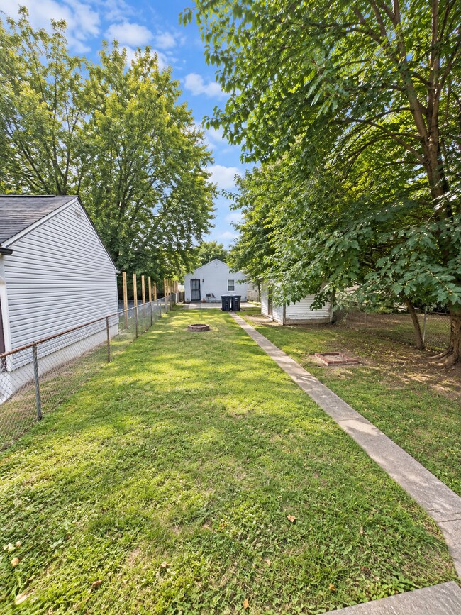 Building Photo - 902 Camden Ave