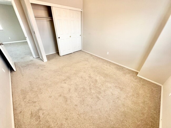 Building Photo - LIMITED TIME ONLY: $500 OFF 2ND MONTH'S RENT -MOVE IN W/IN TWO WEEKS TO TAKE ADVANTAGE of this Be...