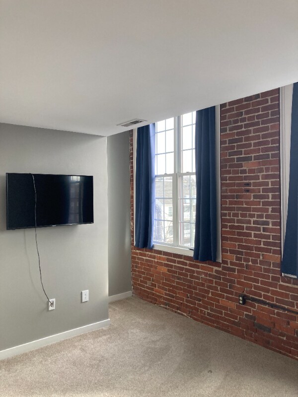 Building Photo - 471 Silver St