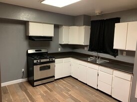 Building Photo - 1255 Sierra St