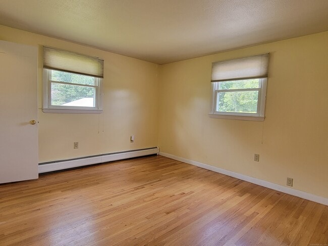Building Photo - 72 Latham Rd
