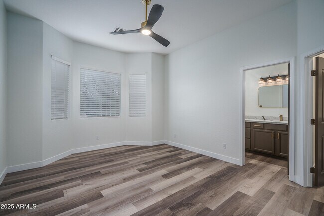 Building Photo - 4609 E Pinnacle Vista Dr
