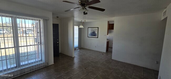 Building Photo - 8502 Mettler Dr