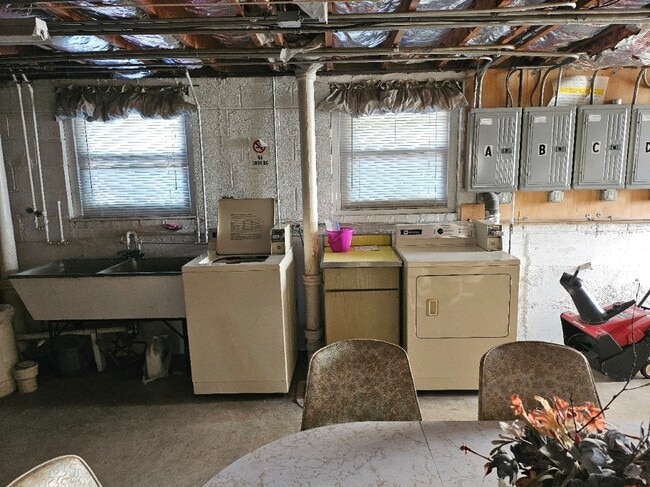 Building Photo - 1303 E 31st St