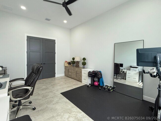 Building Photo - 9221 SW Esule Way