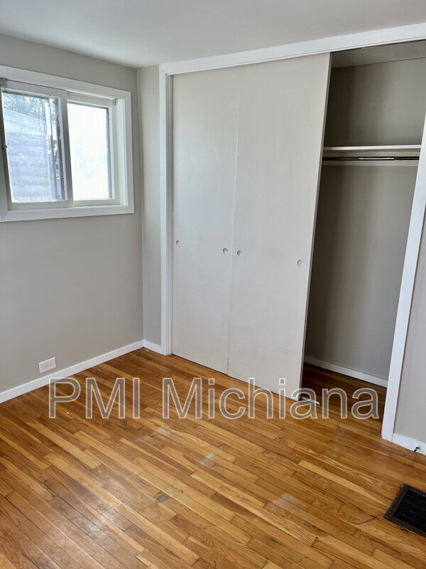 Building Photo - 4414 Huron Cir