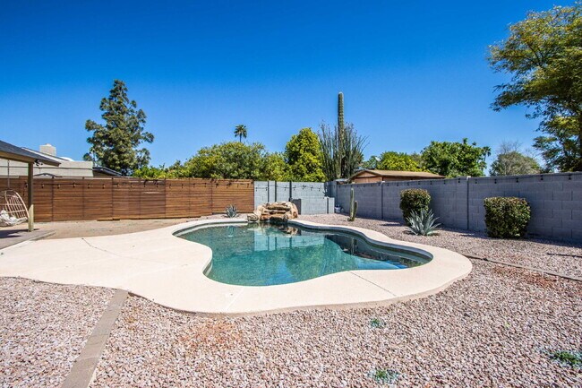 Building Photo - Ideal 3BR home!