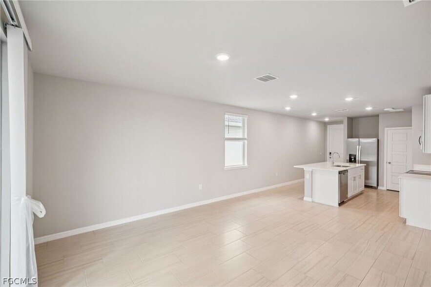 Building Photo - 17549 Woodland Ct