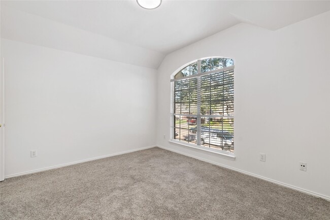 Building Photo - 3326 Lakeway Ln