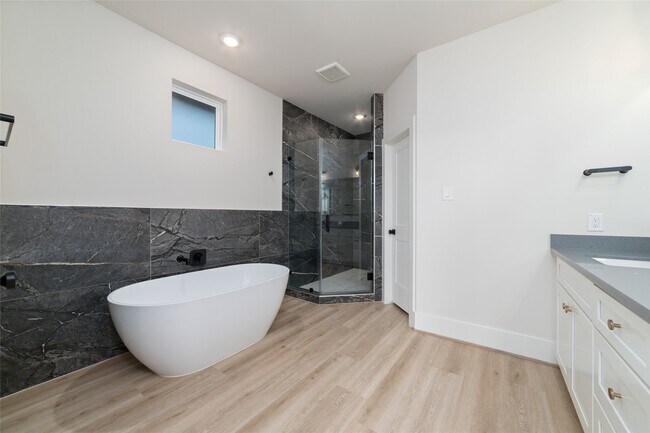 Building Photo - 5630 Bertellis Ln