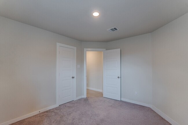 Building Photo - 22035 Juniper Crossing Dr