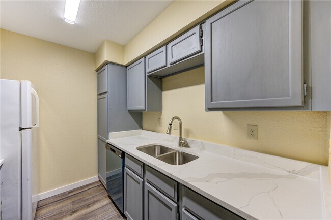 Building Photo - 6606 De Moss Dr