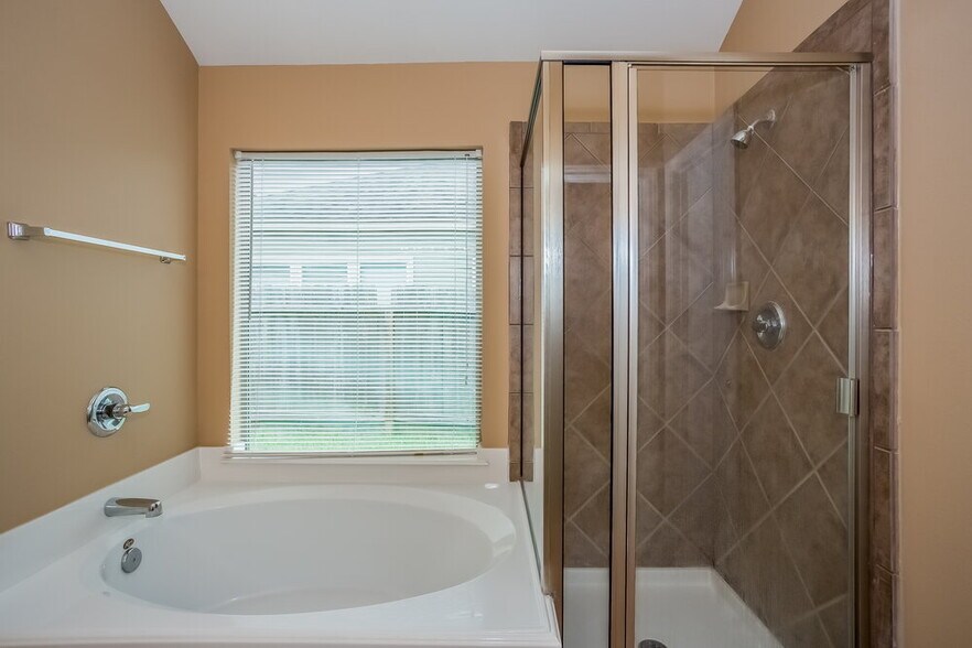 Building Photo - 16531 Strathmore Manor Ln