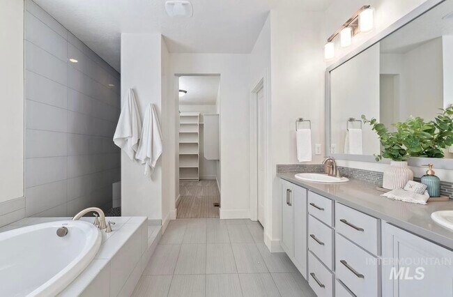 Building Photo - 4179 W Bolton Dr