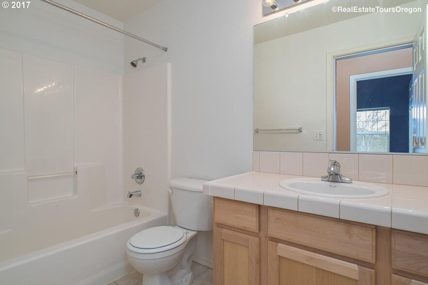 Building Photo - 1407 SW 175th Ave
