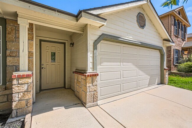 Building Photo - Move in ready!!  3 bedroom plus office!! O...