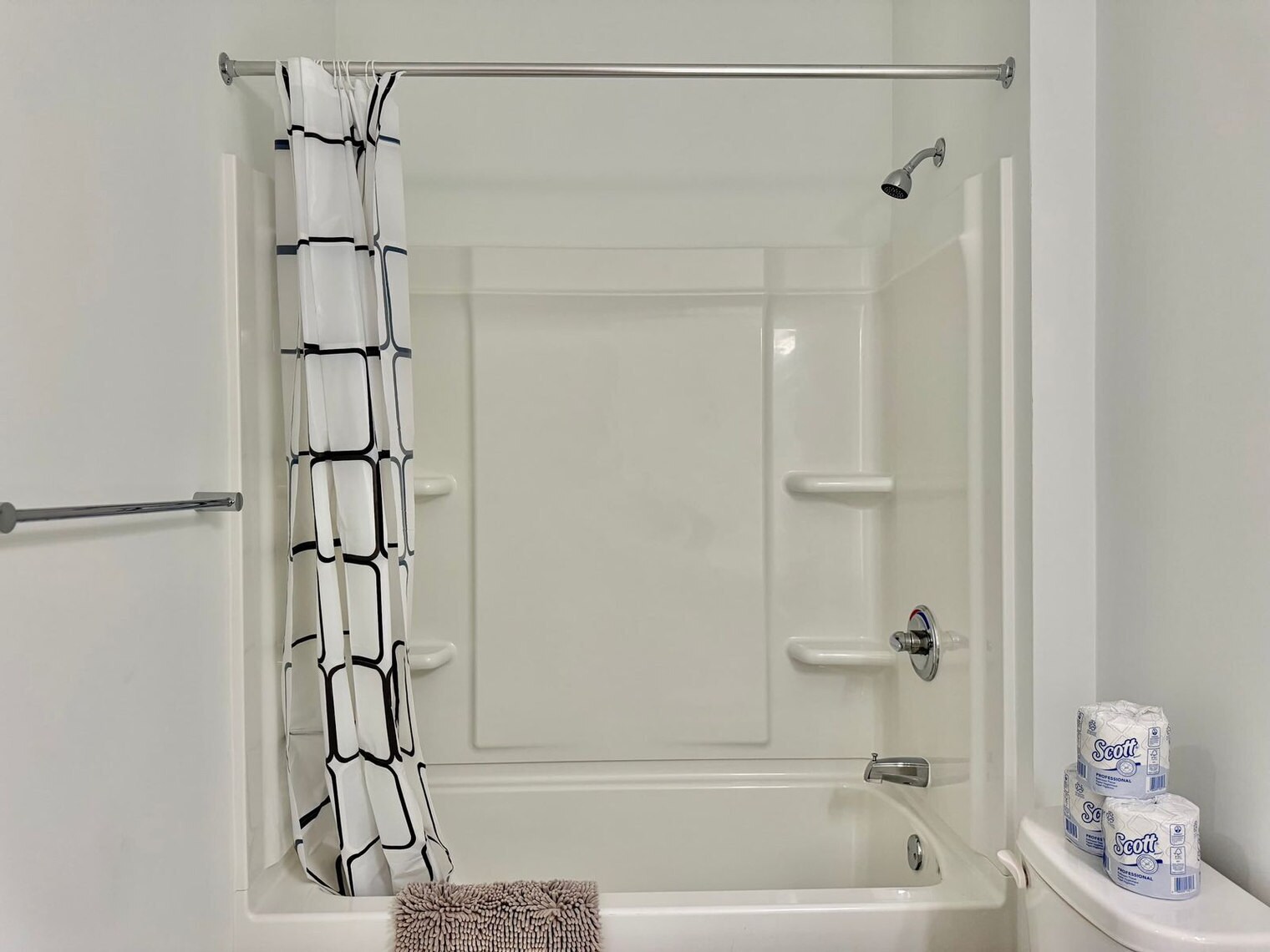 Building Photo - 525 Parkway Dr NE